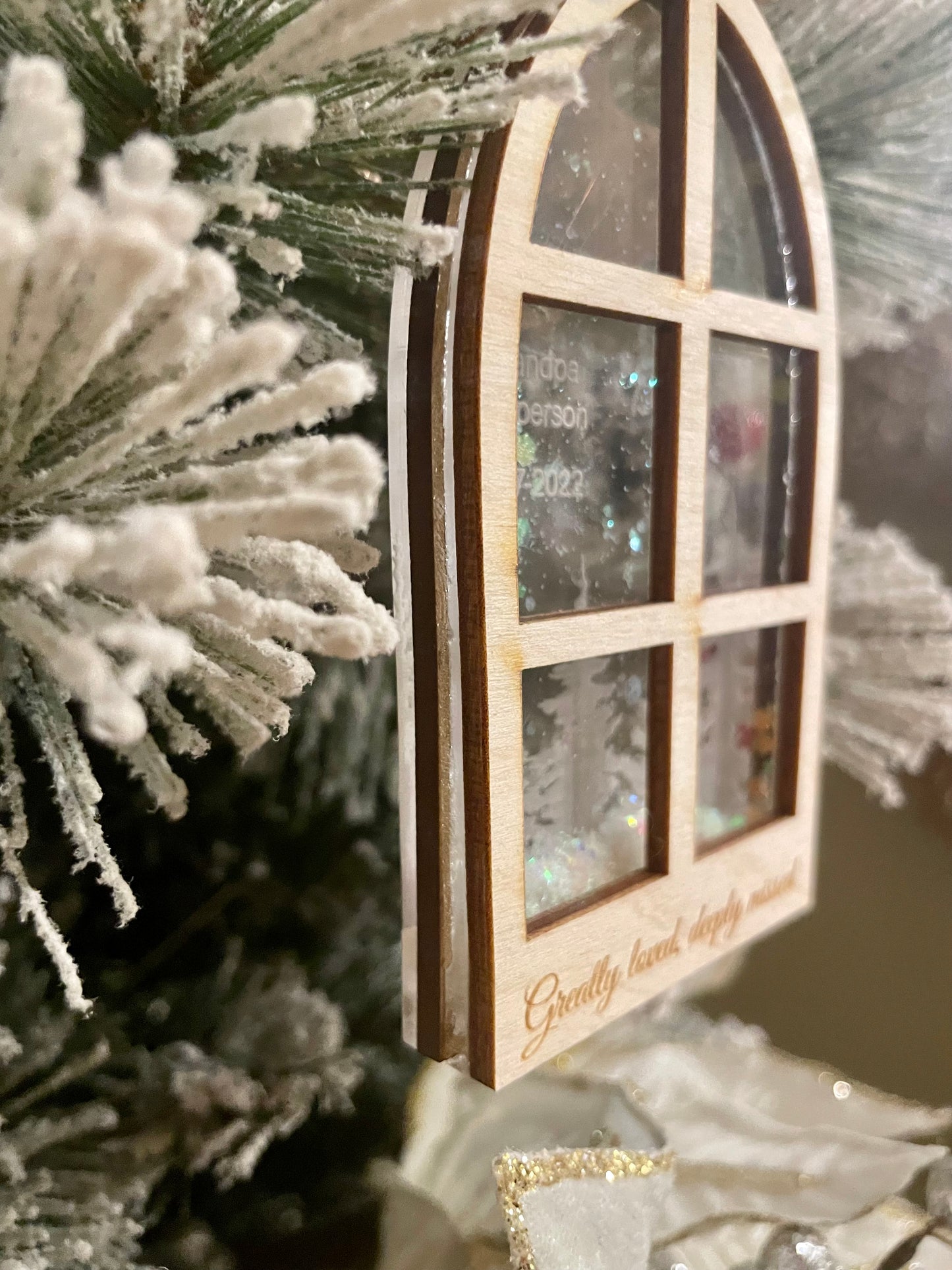 Window Shaker Memorial Ornament